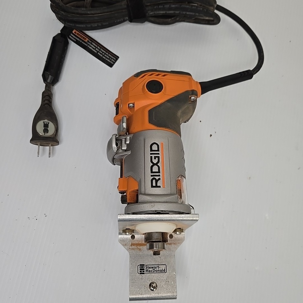 RIDGID R2401 1.5 HP 5.5A Corded Compact Router